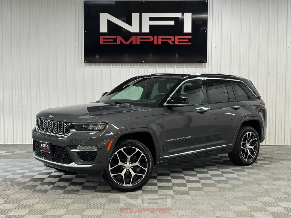 2023 Grand Cherokee Image