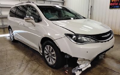 Photo of a 2020 Chrysler Pacifica Hybrid Limited for sale