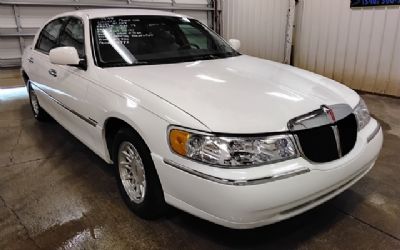 Photo of a 1999 Lincoln Town Car Signature for sale