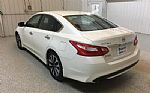 2016 Altima Thumbnail 3