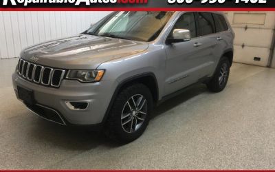 Photo of a 2017 Jeep Grand Cherokee Limited 4WD Repairable Hail Damage for sale