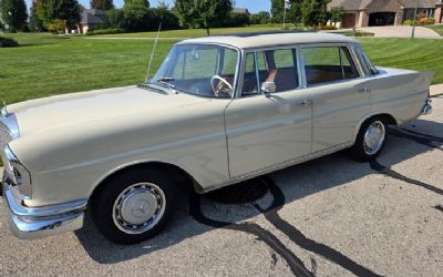 1966 Mercedes-Benz 230 S 