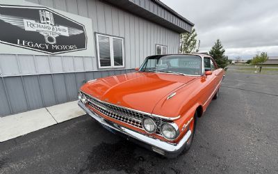 1961 Ford Starliner 