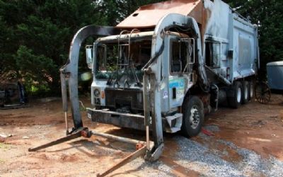 Photo of a 2005 Mack MR688S Garbage Truck for sale